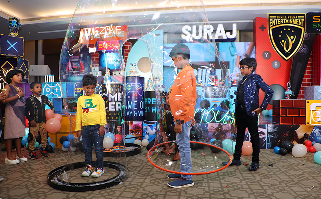 Magical bubble show entertainment for kids’ parties and family events with giant bubbles and interactive fun