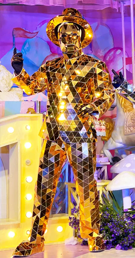 Dazzling Mirror Man show performance at event – futuristic reflective costume act by ThrillVeera Entertainment